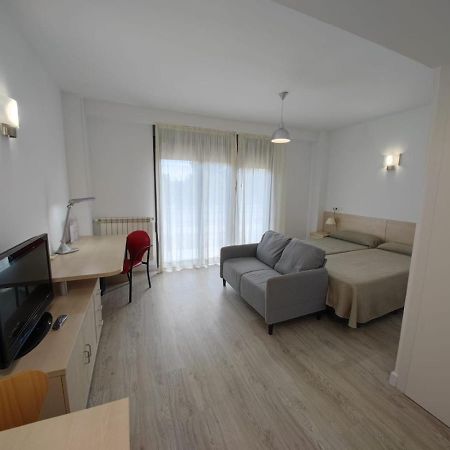 Residencia Universitaria Resa Giner De Los Rios Alcalá de Henares Eksteriør billede