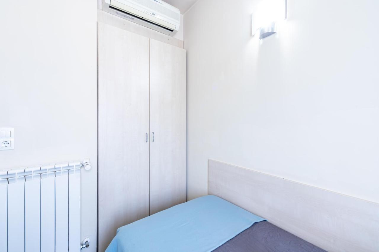 Residencia Universitaria Resa Giner De Los Rios Alcalá de Henares Eksteriør billede