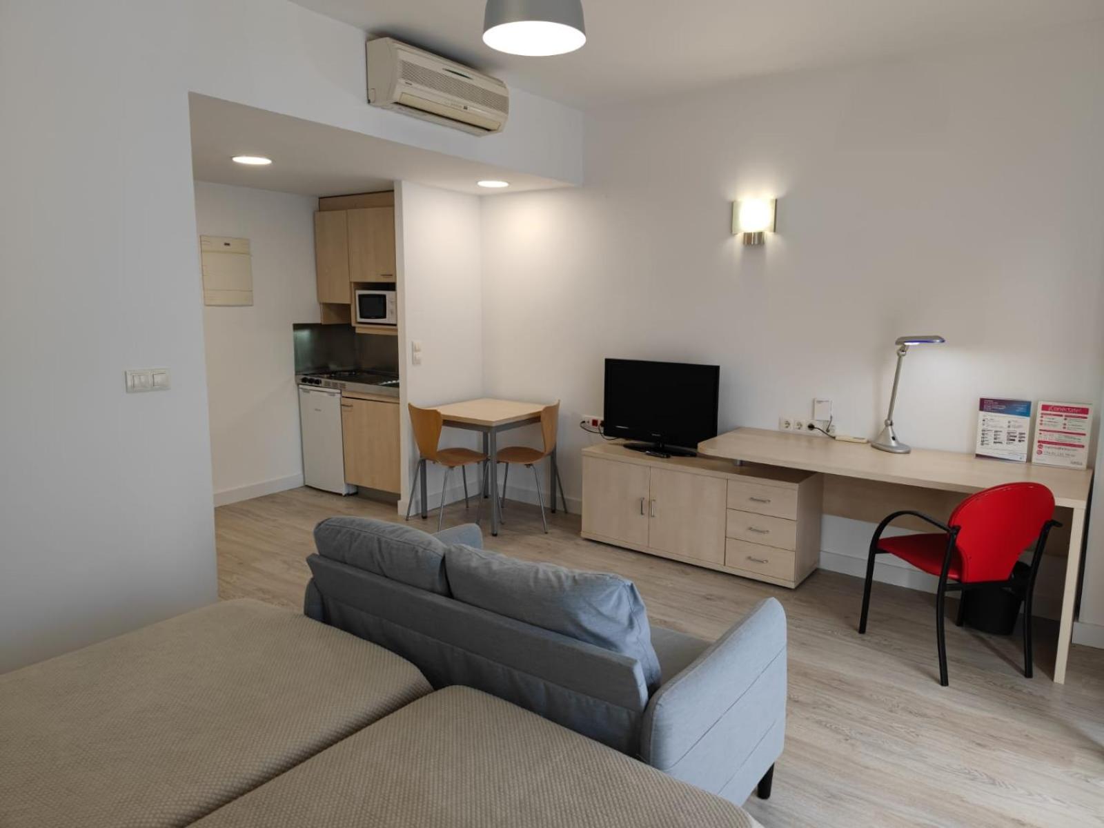 Residencia Universitaria Resa Giner De Los Rios Alcalá de Henares Eksteriør billede