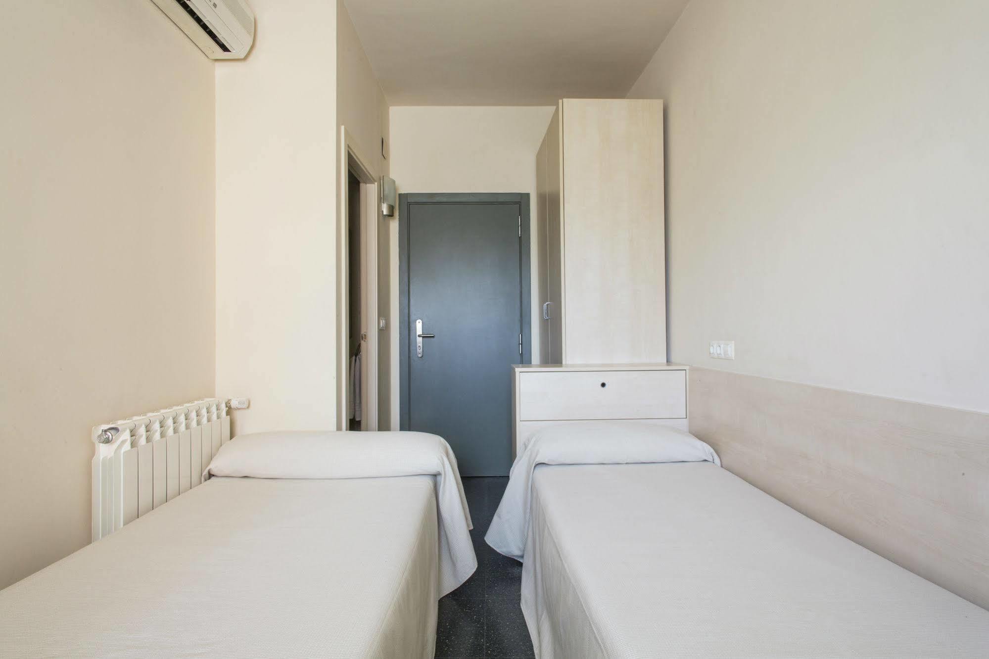 Residencia Universitaria Resa Giner De Los Rios Alcalá de Henares Eksteriør billede